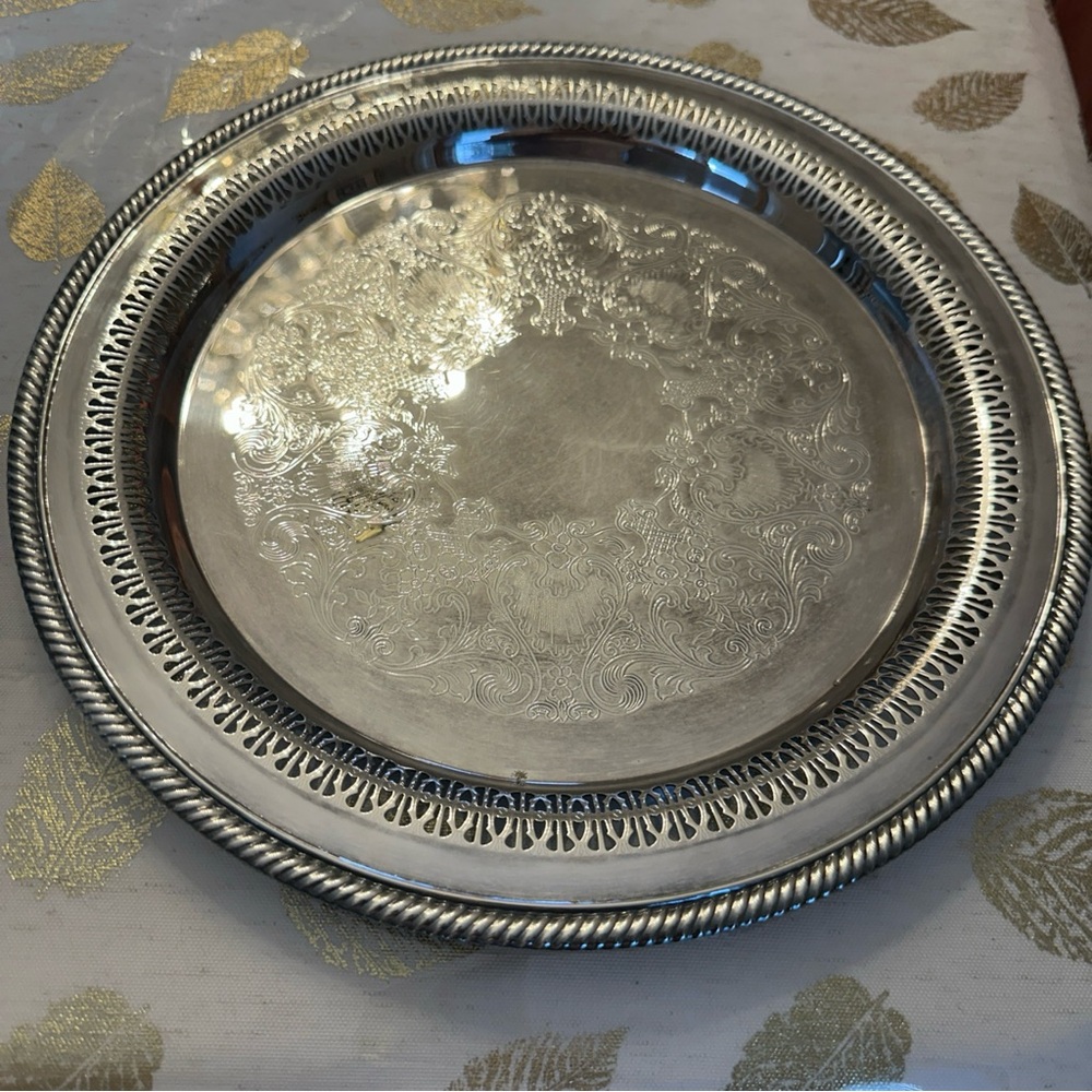 William & Rogers vintage silver plate dessert platter 12 inches in diameter
